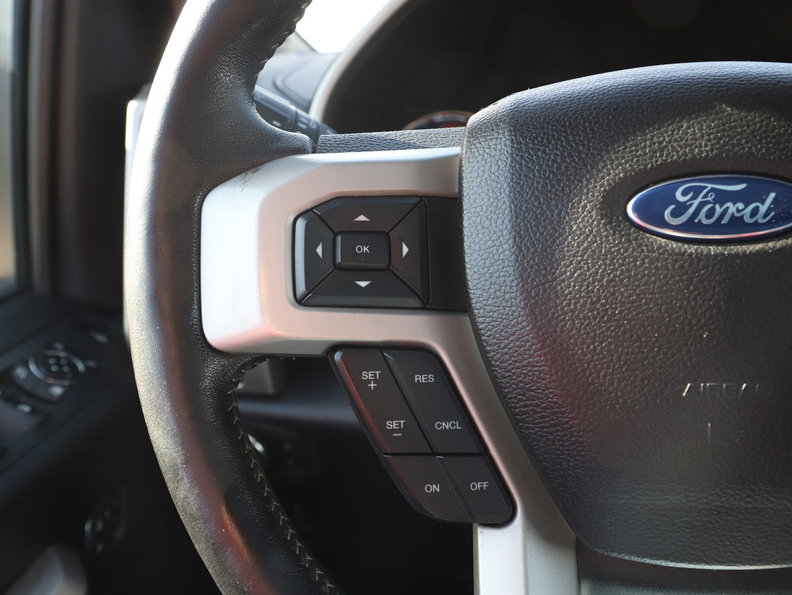 Used 2017 Ford F350 Lariat w/ Lariat Ultimate Package AWD/4WD image 25