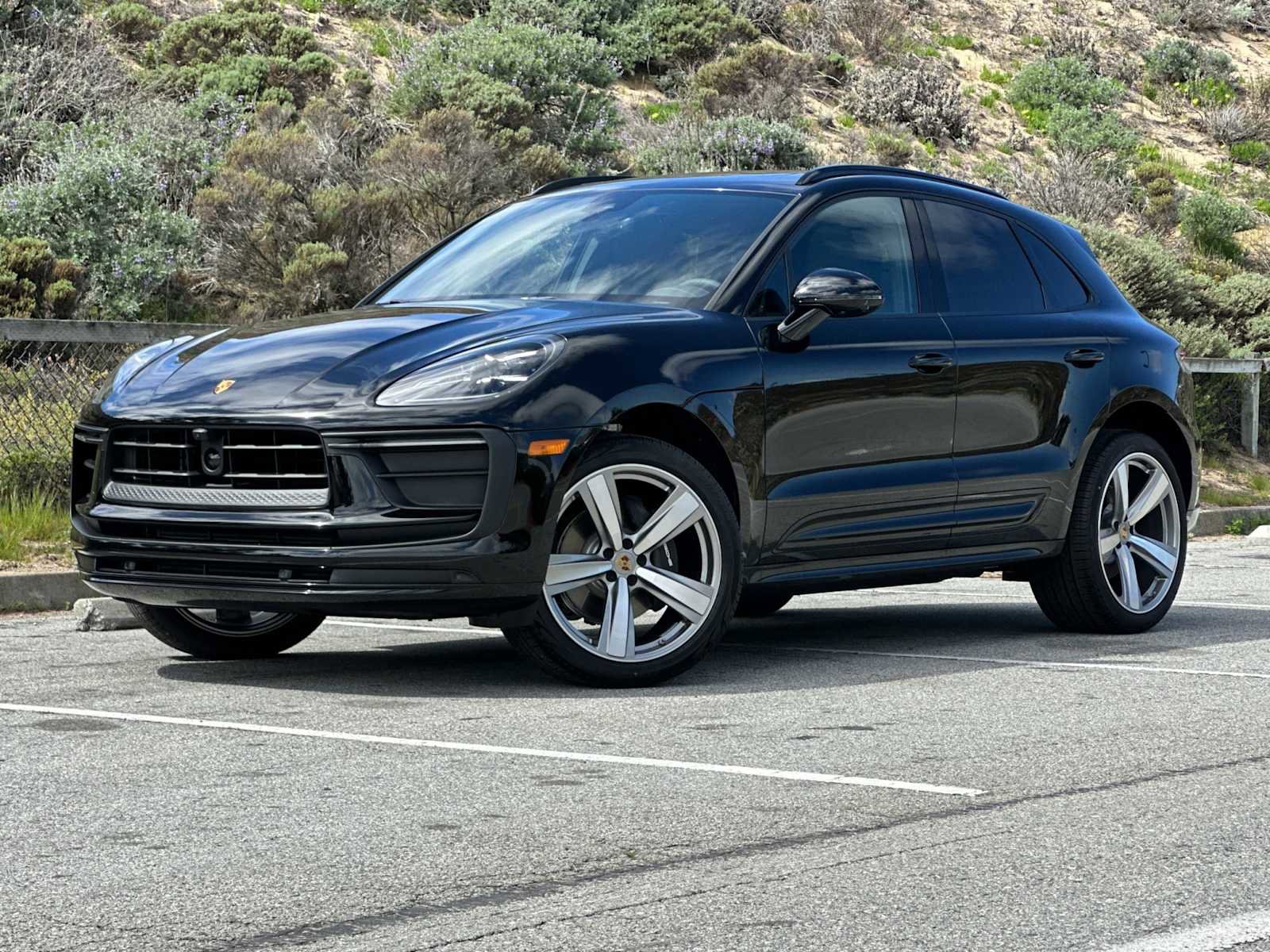 New 2025 Porsche Macan AWD/4WD image 1