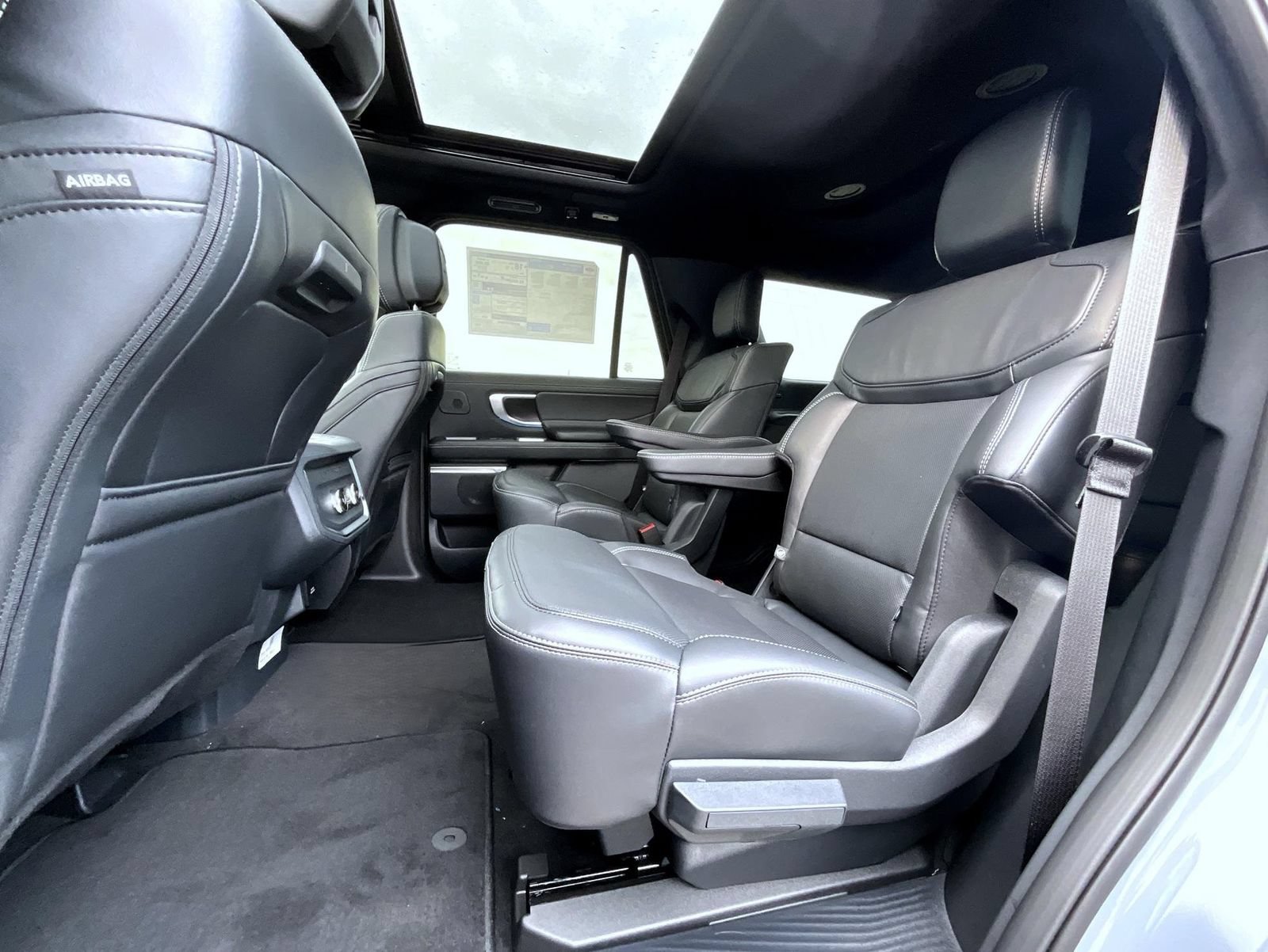 New 2027 Ford Expedition Platinum w/ Stealth Appearance Package AWD/4WD image 25
