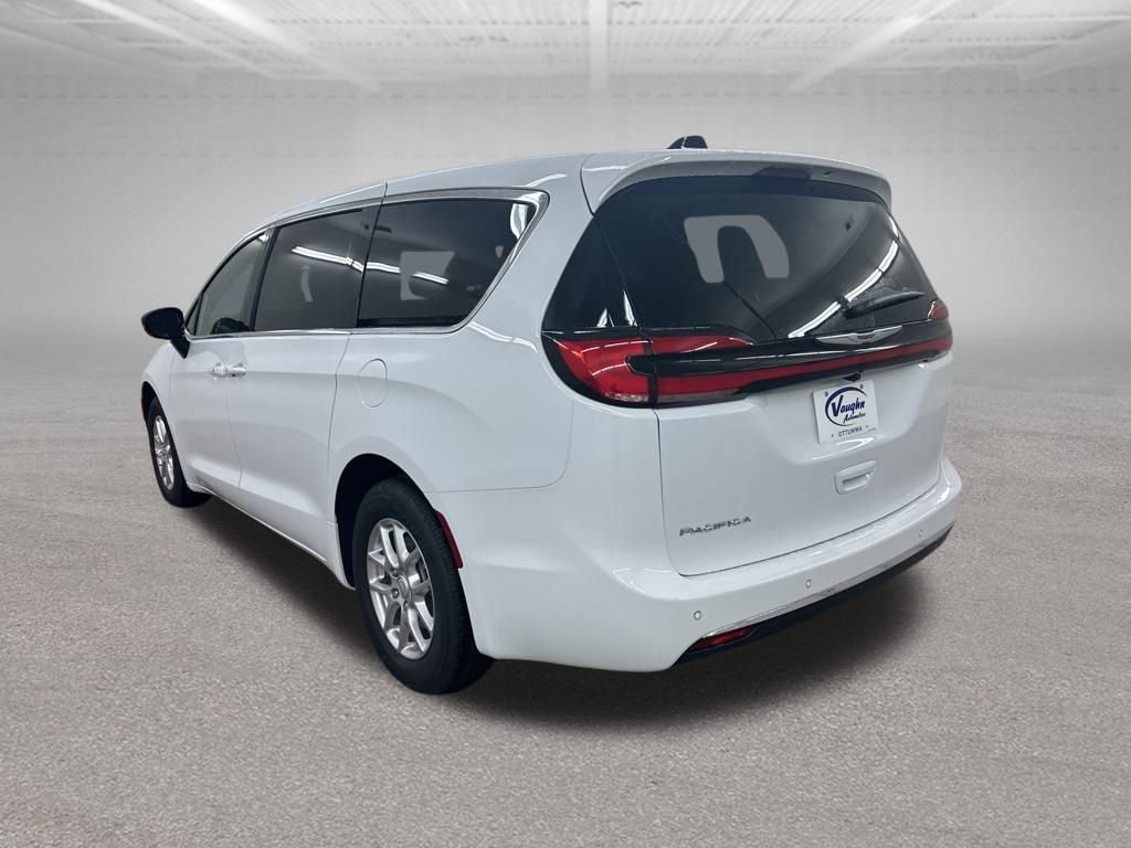 New 2026 Chrysler Pacifica Select image 7