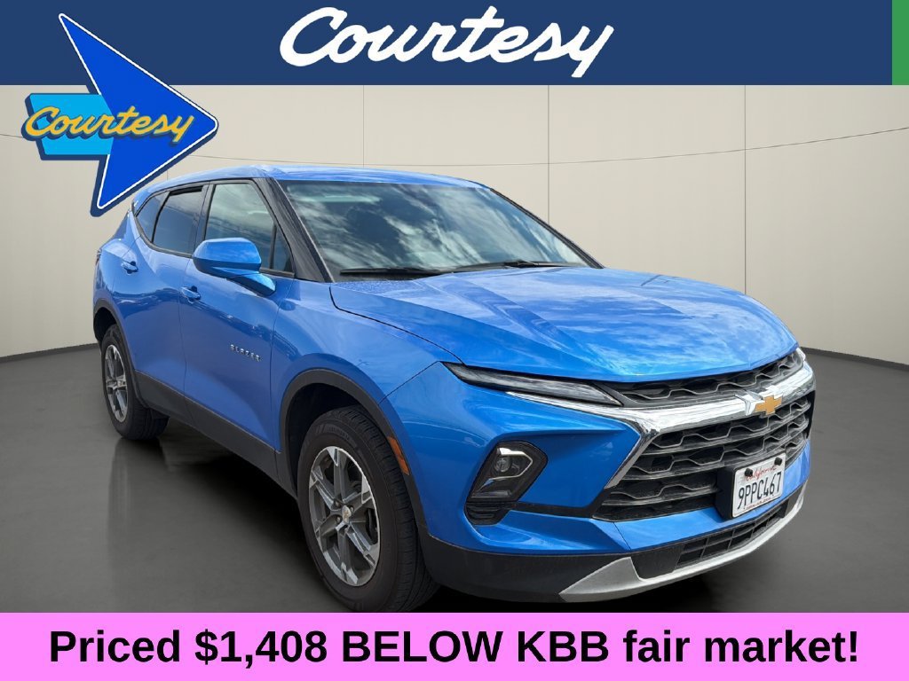 Used 2025 Chevrolet Blazer LT FWD image 1