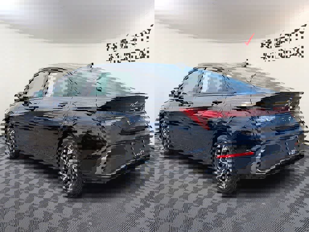 Certified 2025 Hyundai Elantra Sport image 6