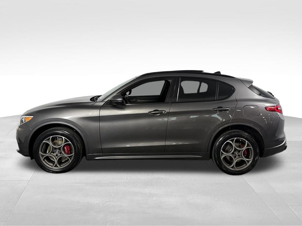 Used 2023 Alfa Romeo Stelvio Ti AWD/4WD image 7