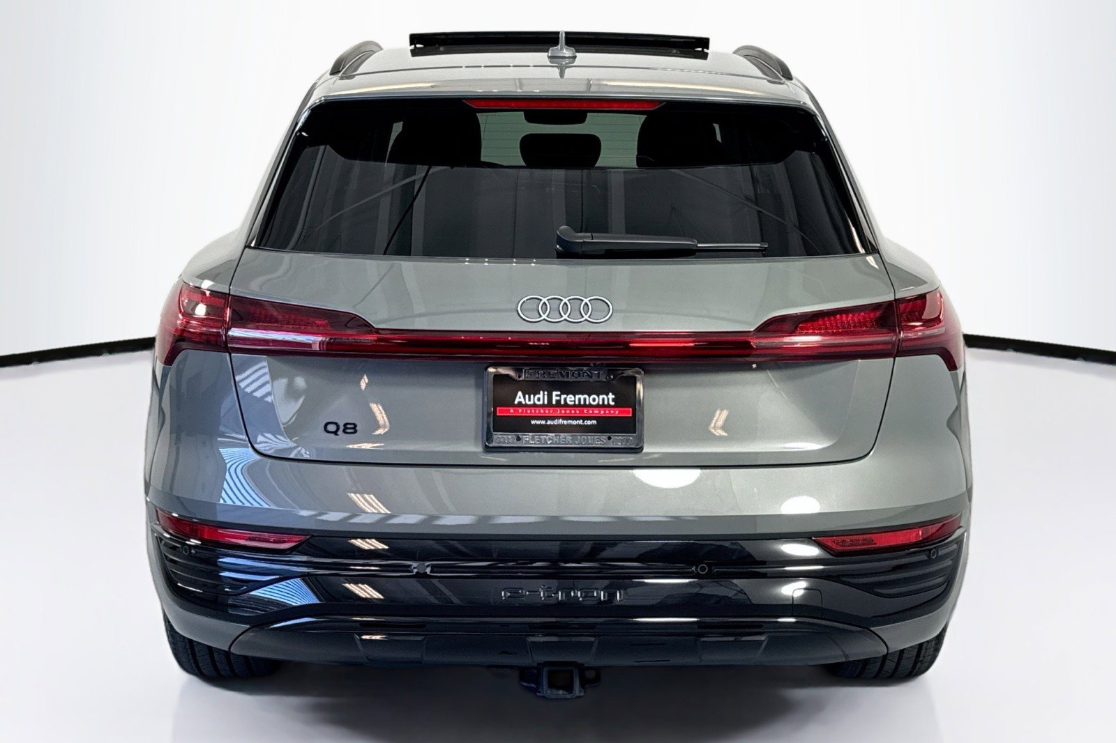 Used 2024 Audi Q8 e-tron Premium Plus w/ Premium Plus Package image 6