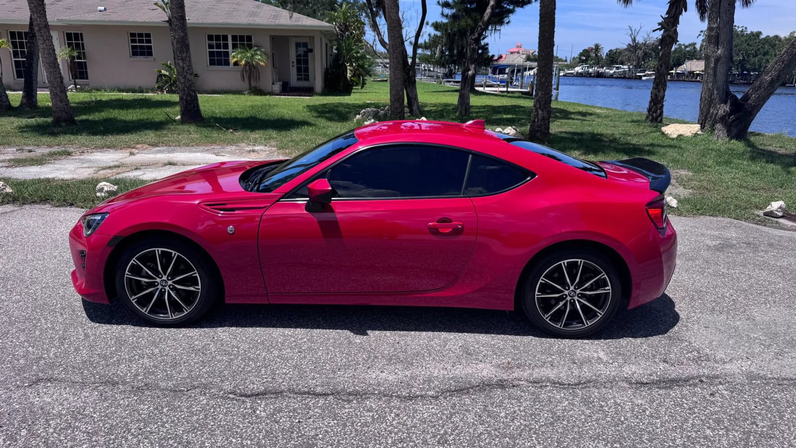 Used 2017 Toyota 86 RWD image 5
