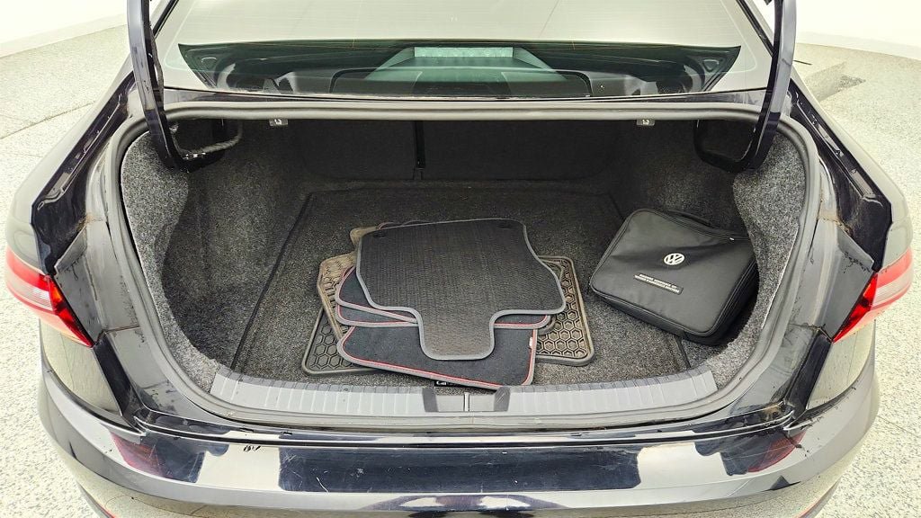Used 2019 Volkswagen Jetta GLI FWD image 22