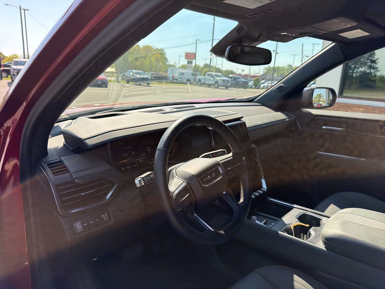 Used 2024 GMC Acadia AT4 w/ Luxury Package image 4