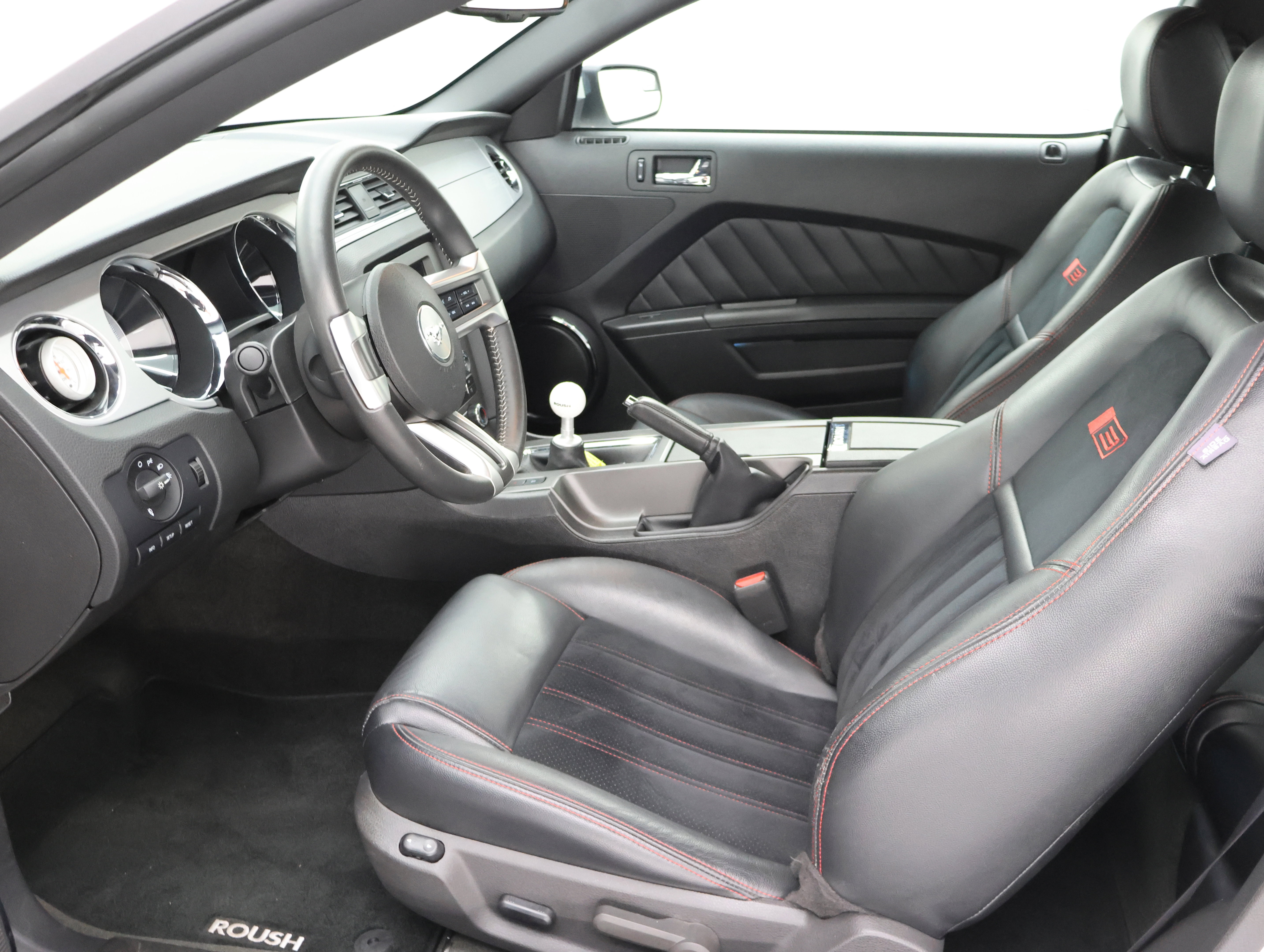 Used 2012 Ford Mustang GT Premium w/ HID Headlamps & Security Pkg RWD image 8