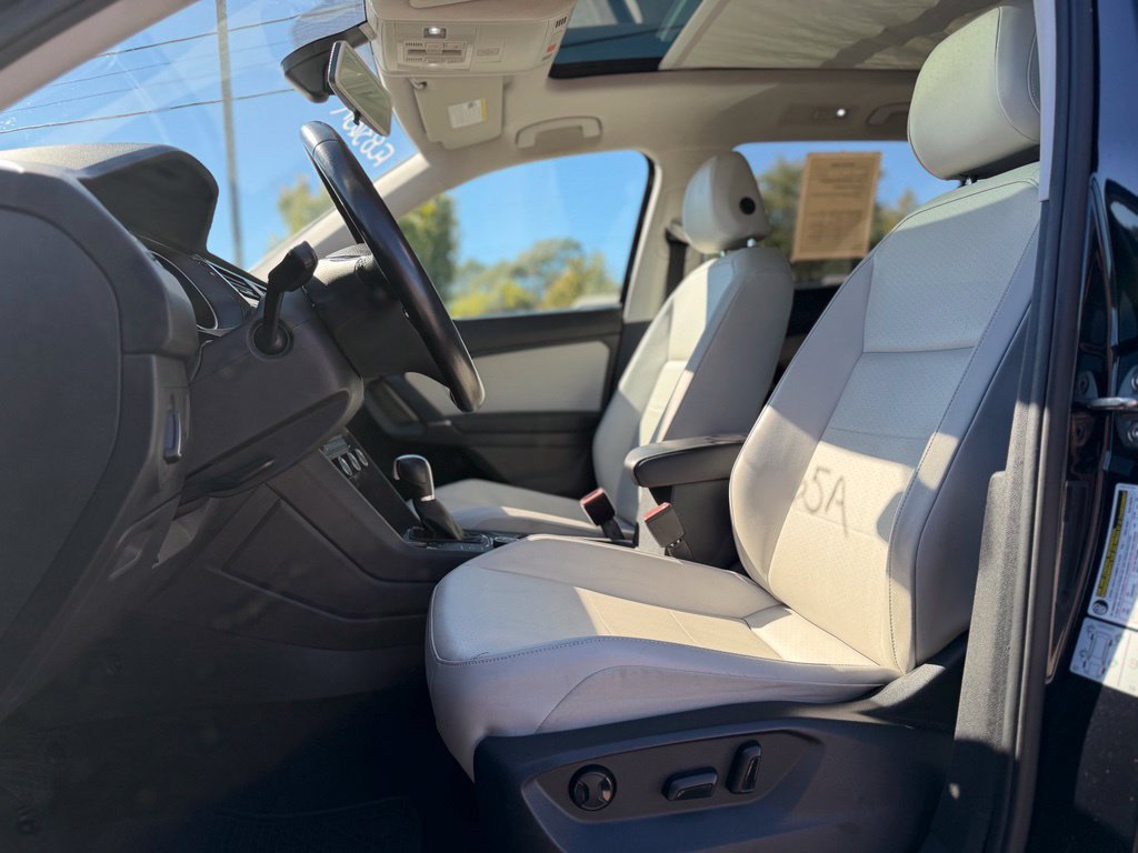 Used 2018 Volkswagen Tiguan SE w/ Panoramic Sunroof Package AWD/4WD image 14