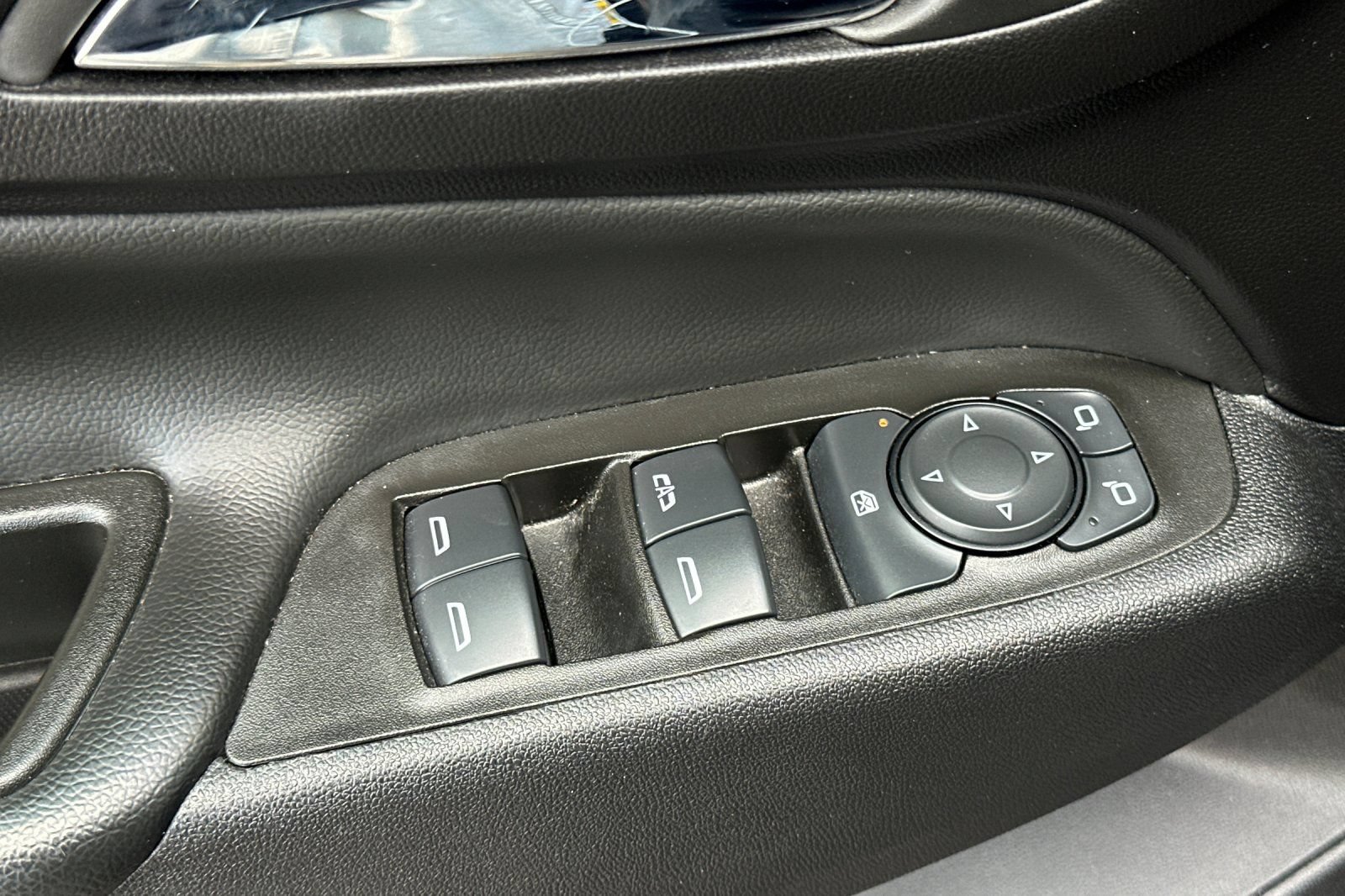 Used 2024 Chevrolet Equinox LT AWD/4WD image 12