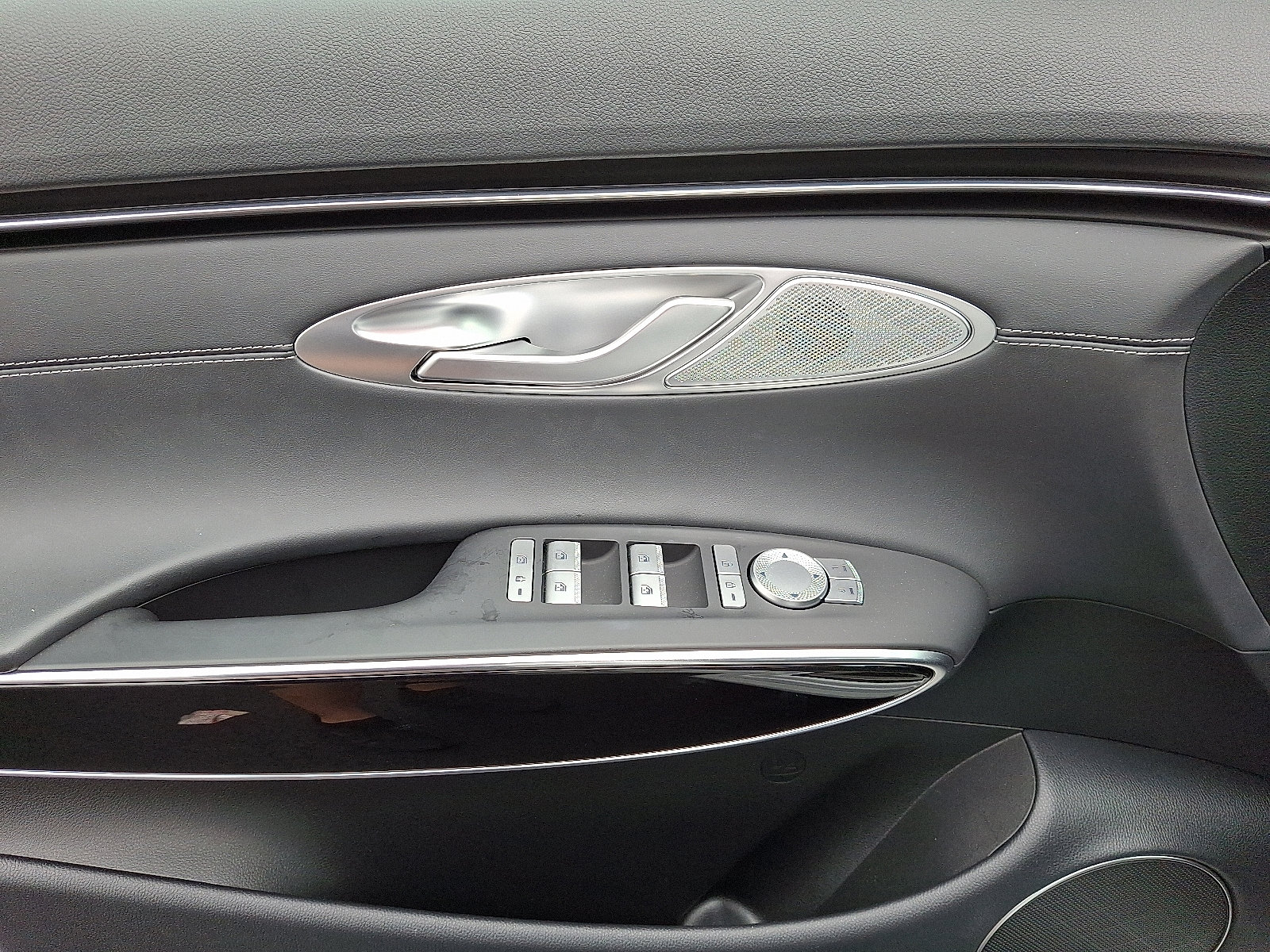 Used 2025 Genesis GV70 2.5T image 12