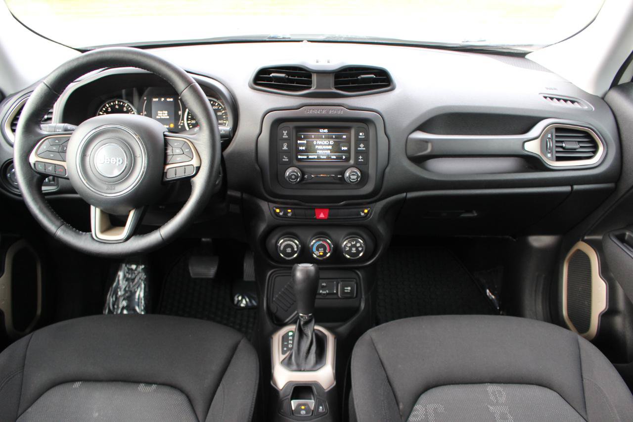 Used 2016 Jeep Renegade Latitude w/ Cold Weather Group FWD image 28
