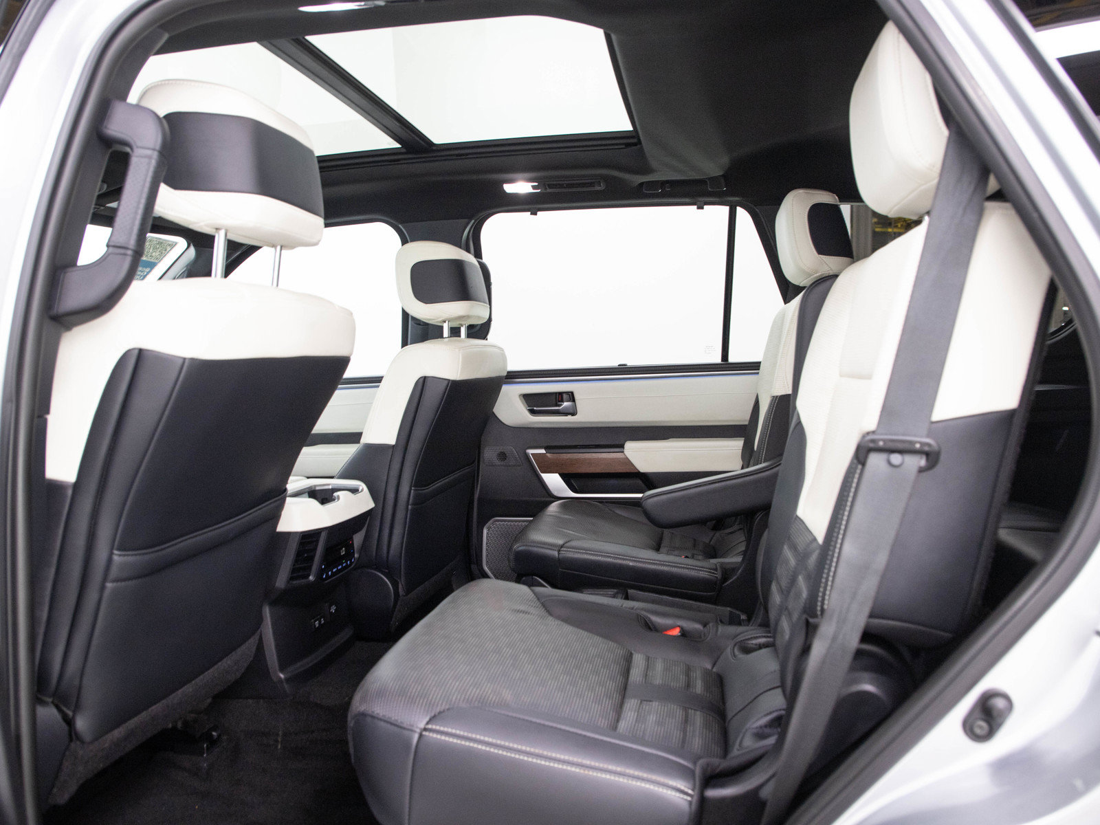 Used 2023 Toyota Sequoia Capstone AWD/4WD image 16
