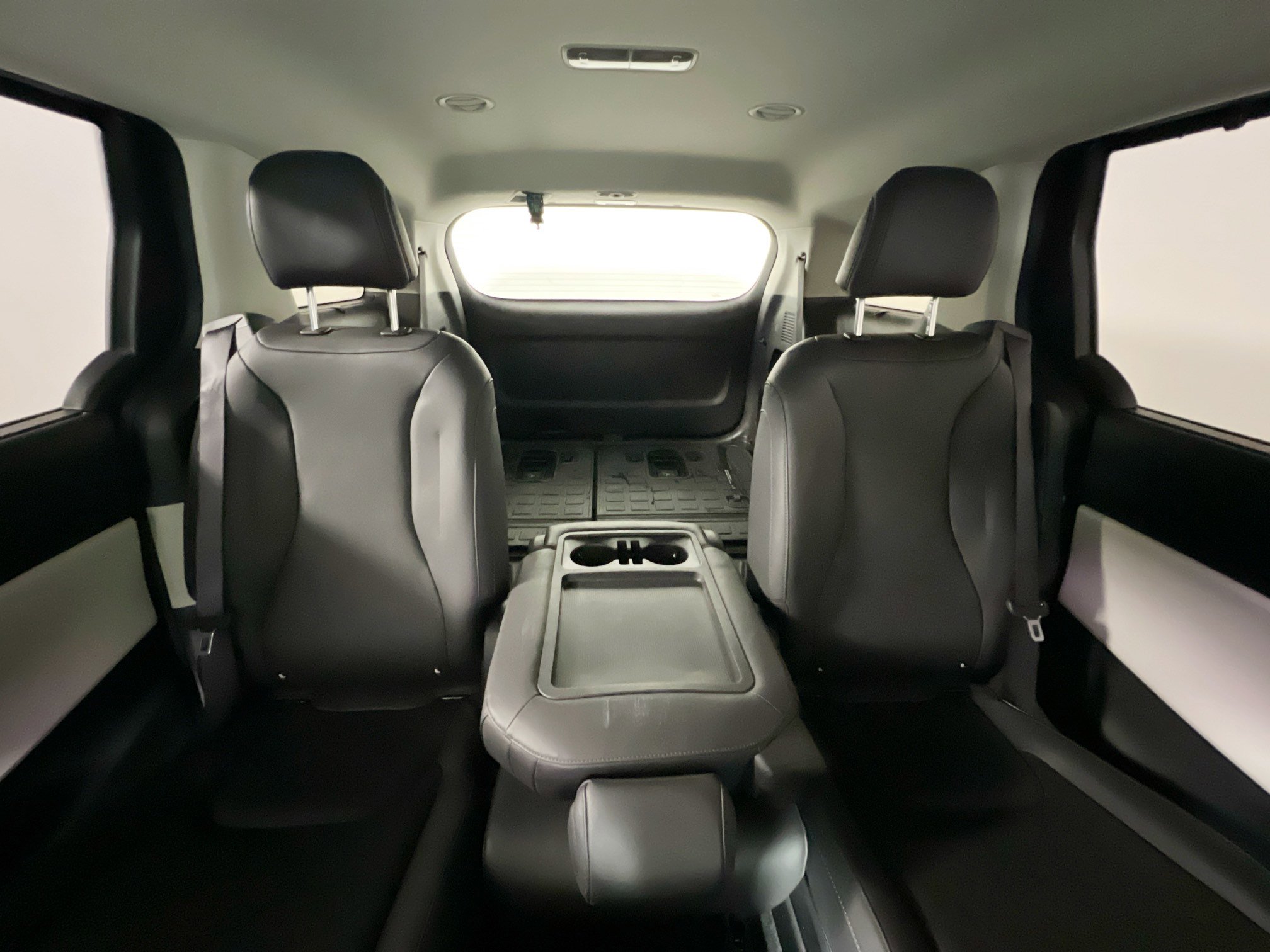 Used 2024 Kia Carnival EX image 33