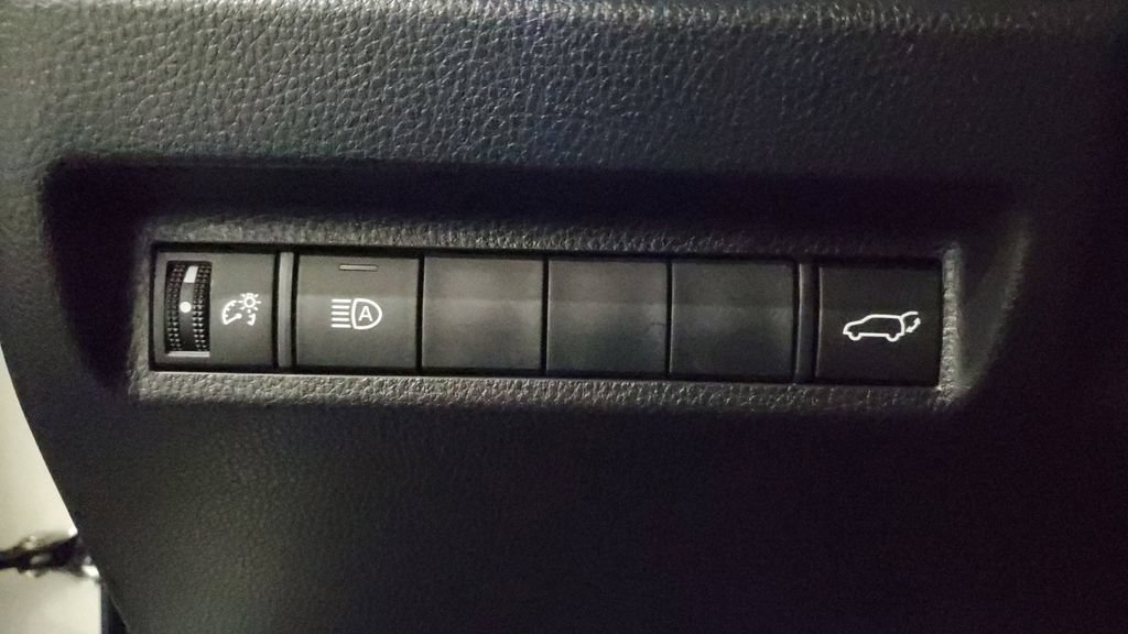 Used 2022 Toyota RAV4 XSE AWD/4WD image 25