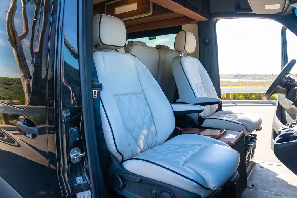 Used 2022 Mercedes-Benz Sprinter 3500 image 9