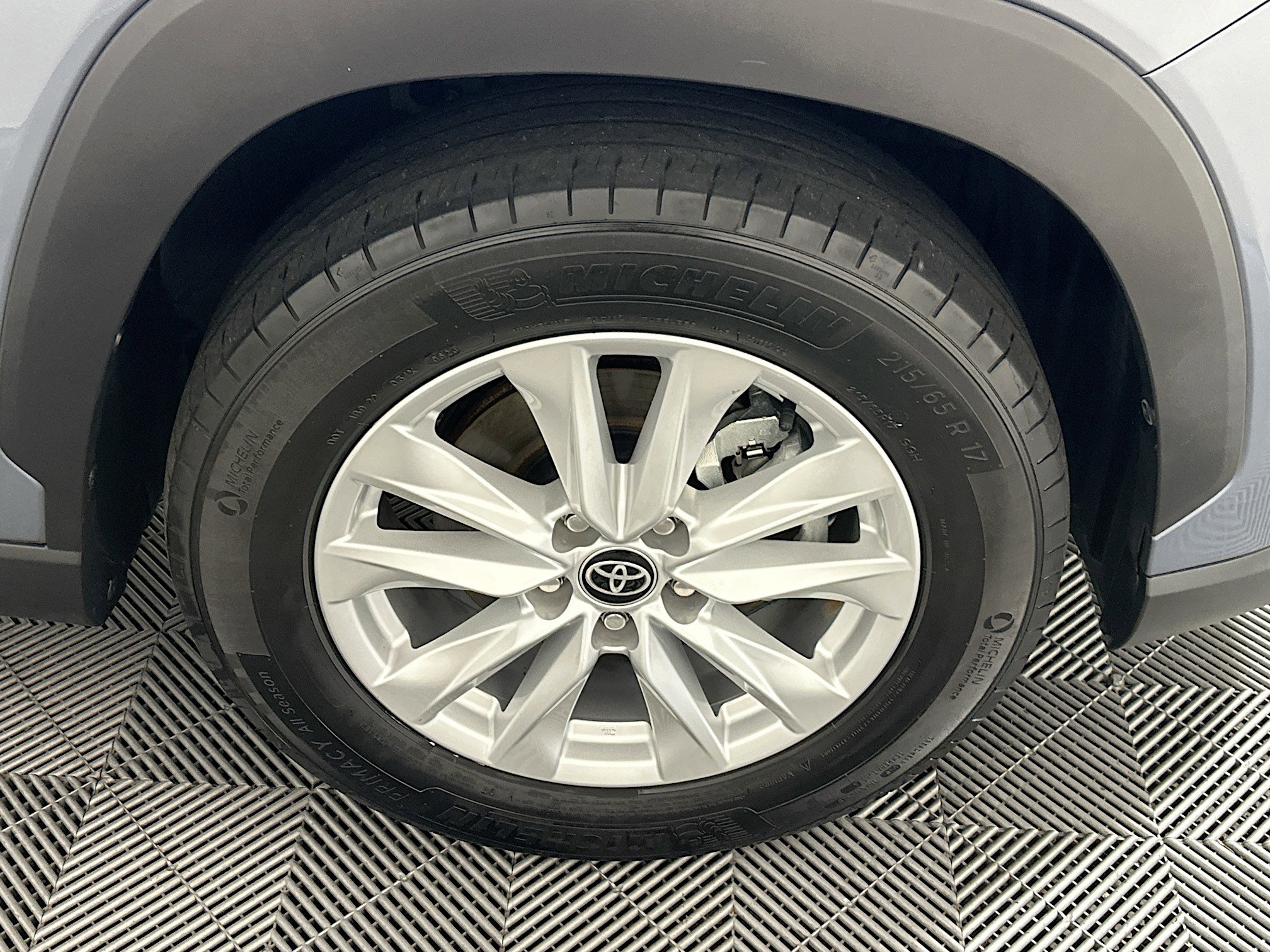 Used 2023 Toyota Corolla Cross LE image 11