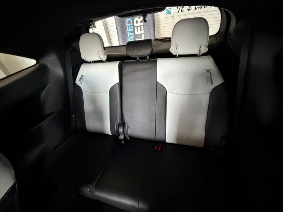 Used 2025 Toyota Sienna XSE FWD image 43