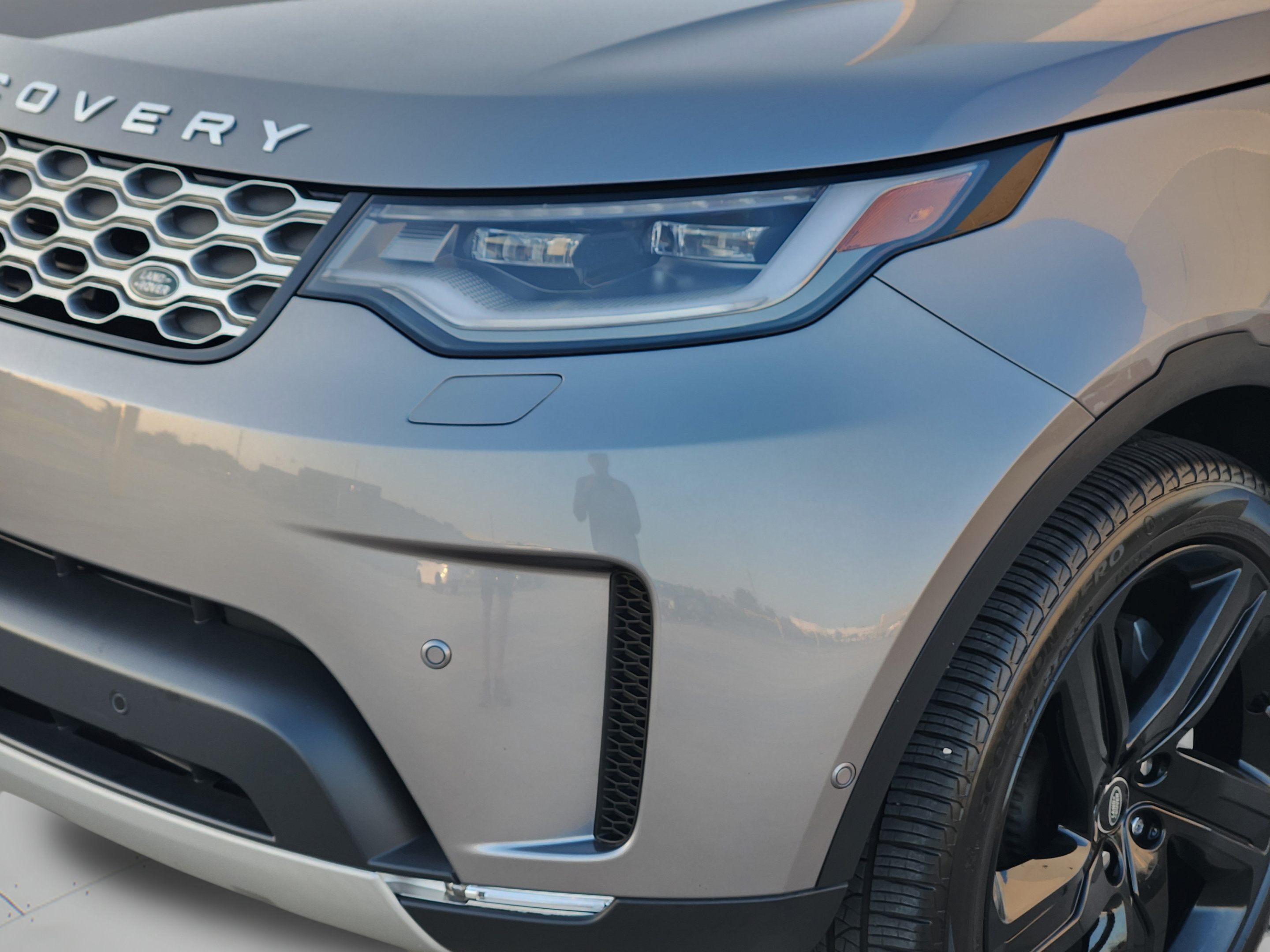 Certified 2025 Land Rover Discovery S AWD/4WD image 34