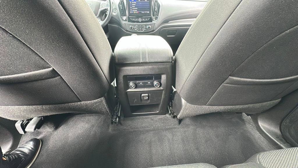 Used 2022 Chevrolet Traverse LT image 18