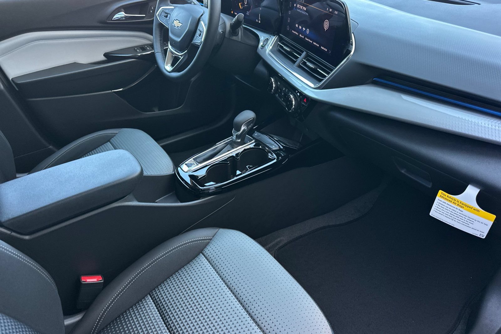 New 2026 Chevrolet Trax LT w/ LT Convenience Package FWD image 16