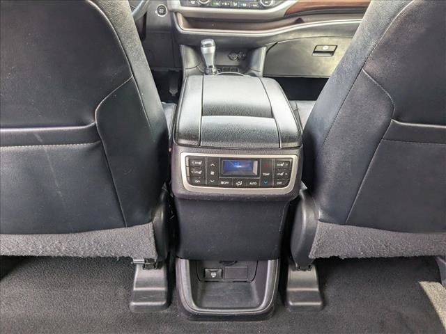 Used 2014 Toyota Highlander Limited Platinum FWD image 19