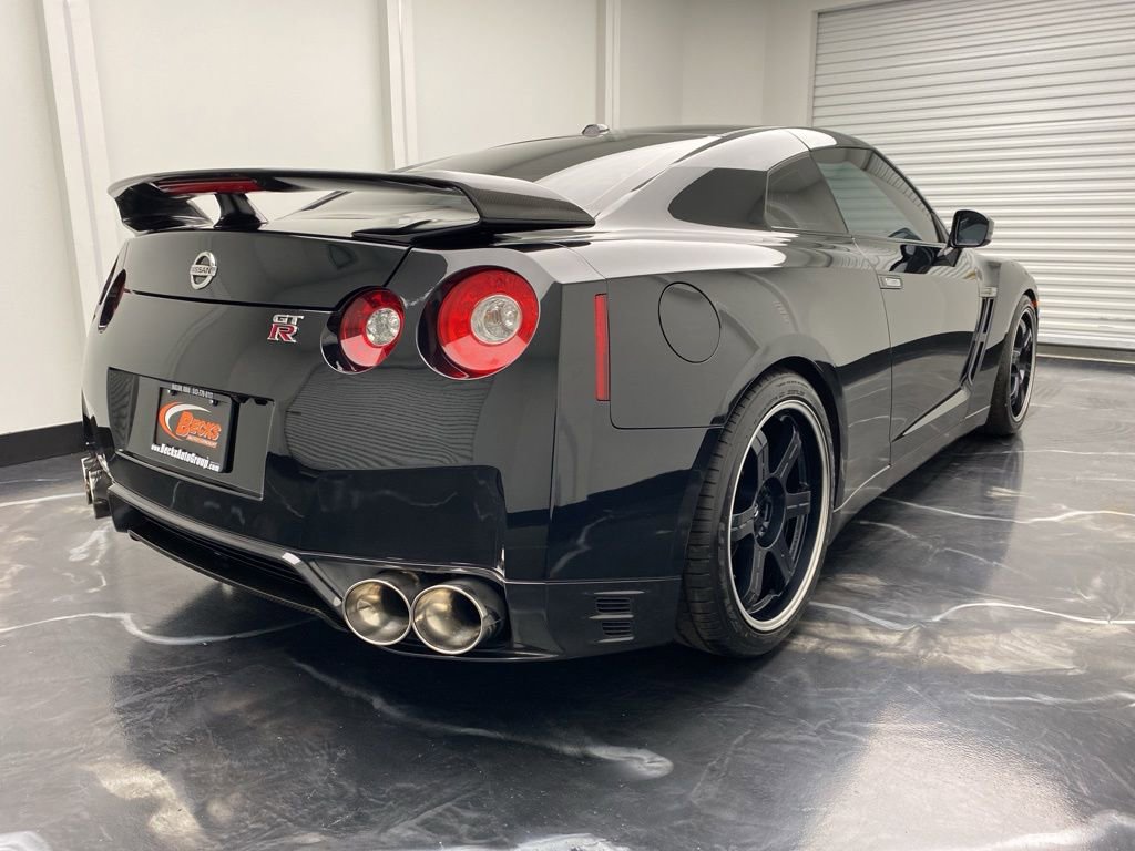 Used 2013 Nissan GT-R AWD/4WD image 3