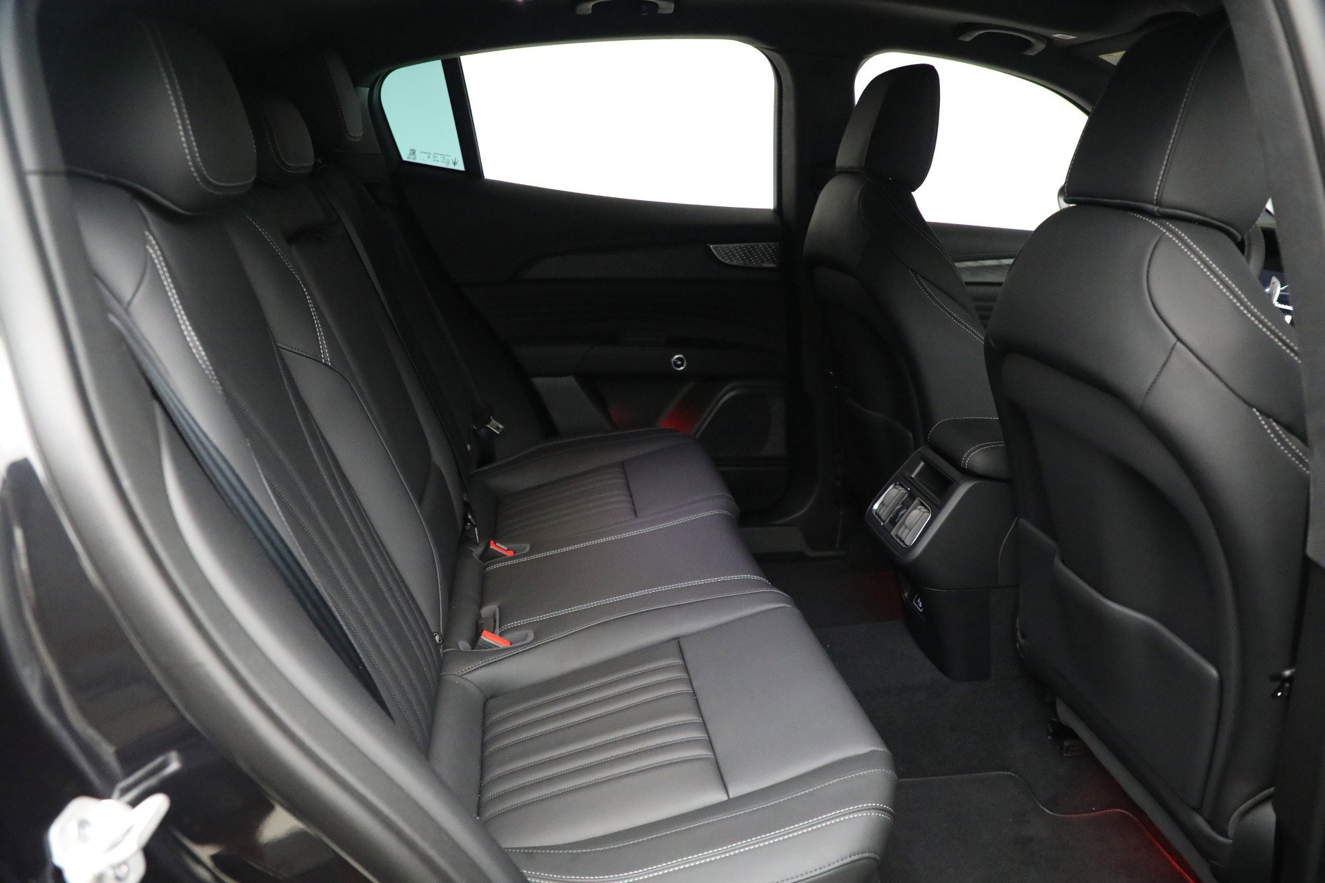 New 2025 Maserati Grecale GT image 18