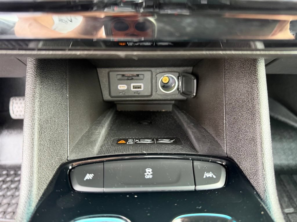 Used 2023 Chevrolet Bolt LT w/ Infotainment Package FWD image 25