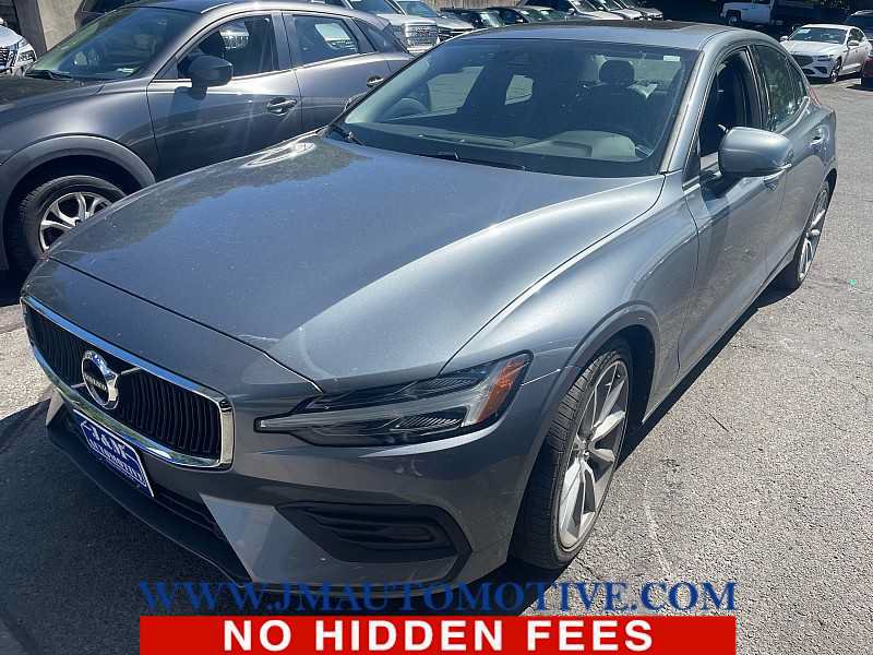 Used 2020 Volvo S60 T6 Momentum w/ Premium Package