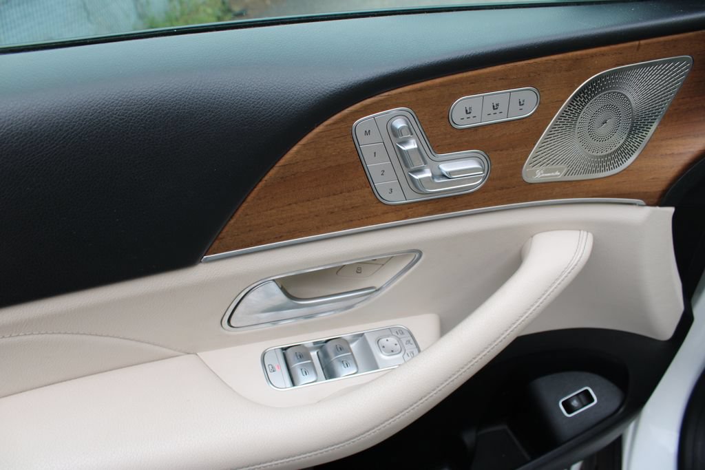 Used 2022 Mercedes-Benz GLS 450 4MATIC w/ AMG Line Exterior image 12
