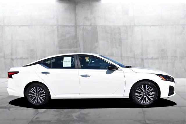 Certified 2025 Nissan Altima 2.5 SV image 5