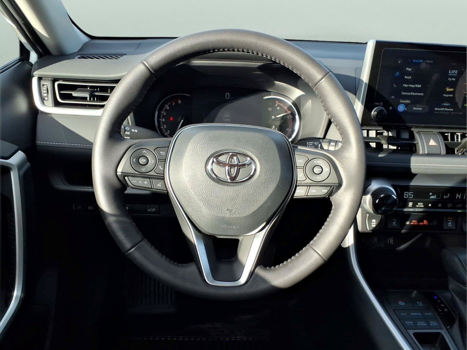Used 2025 Toyota RAV4 XLE w/ Convenience Package AWD/4WD image 8