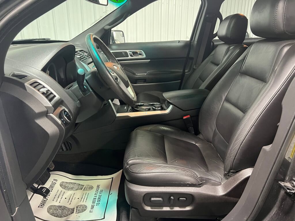 Used 2015 Ford Explorer XLT w/ Equipment Group 202A image 5