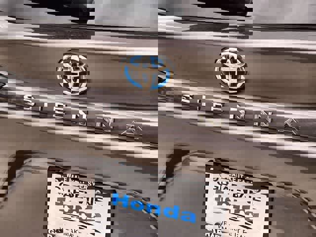 Used 2024 Toyota Sienna Platinum image 8