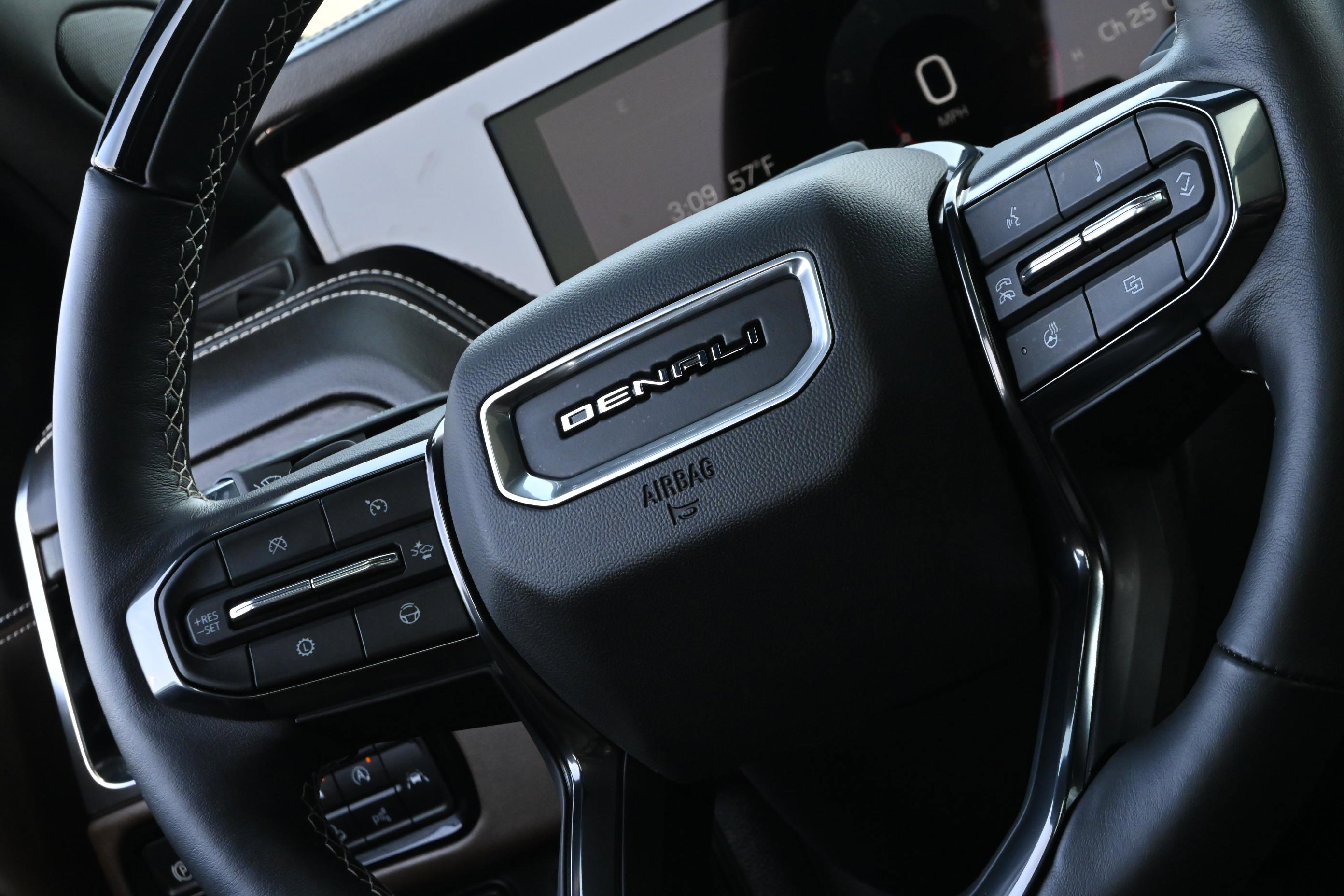 Used 2025 GMC Yukon Denali Ultimate image 27