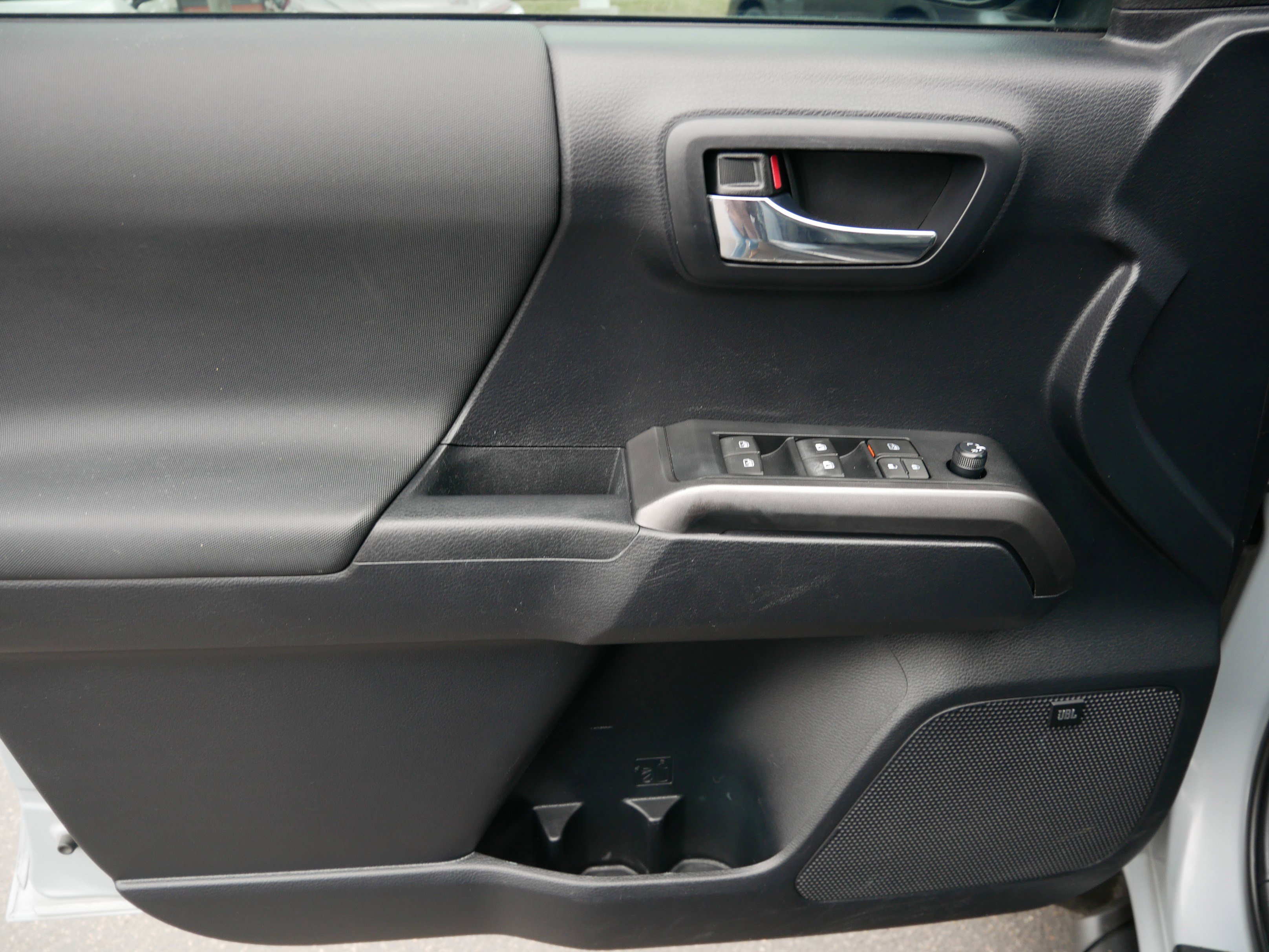 Used 2019 Toyota Tacoma TRD Sport image 30