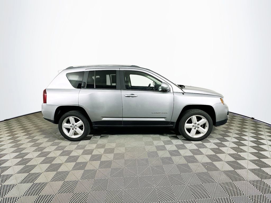 Used 2014 Jeep Compass Latitude FWD image 10