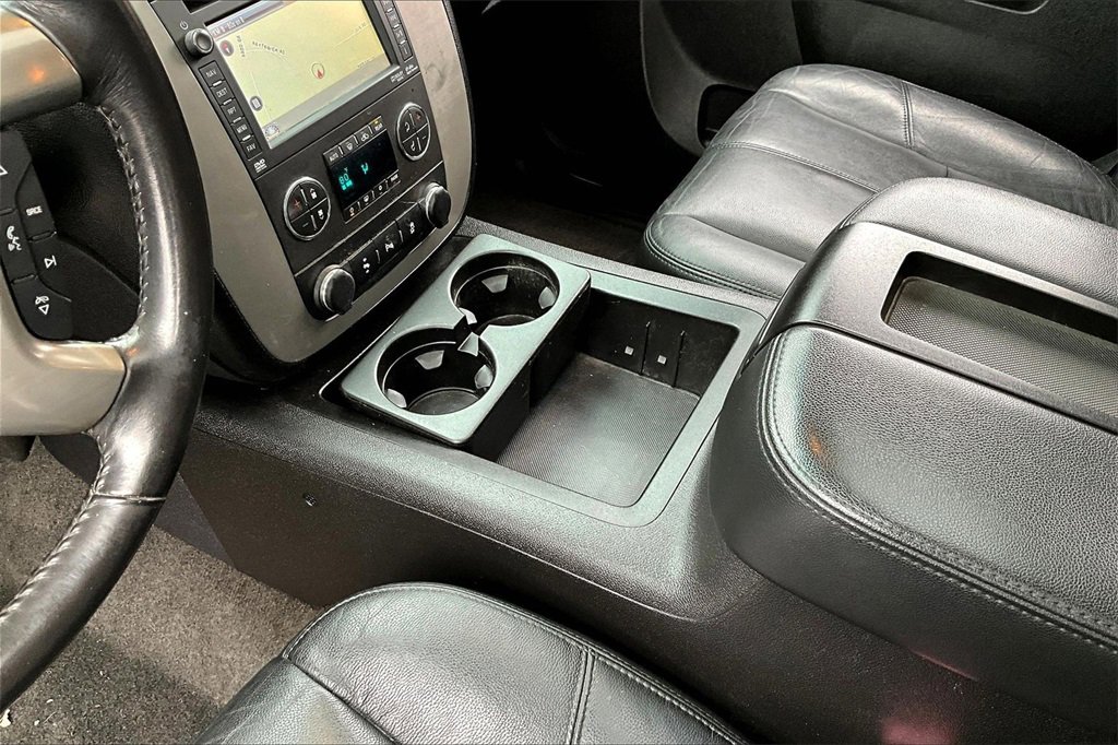 Used 2013 Chevrolet Suburban LT image 13