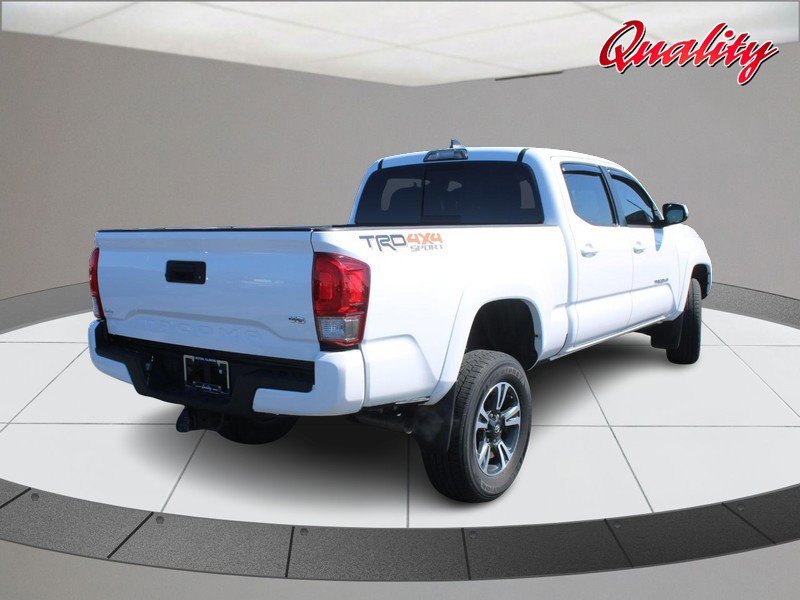 Used 2017 Toyota Tacoma TRD Sport w/ Tow Package image 3