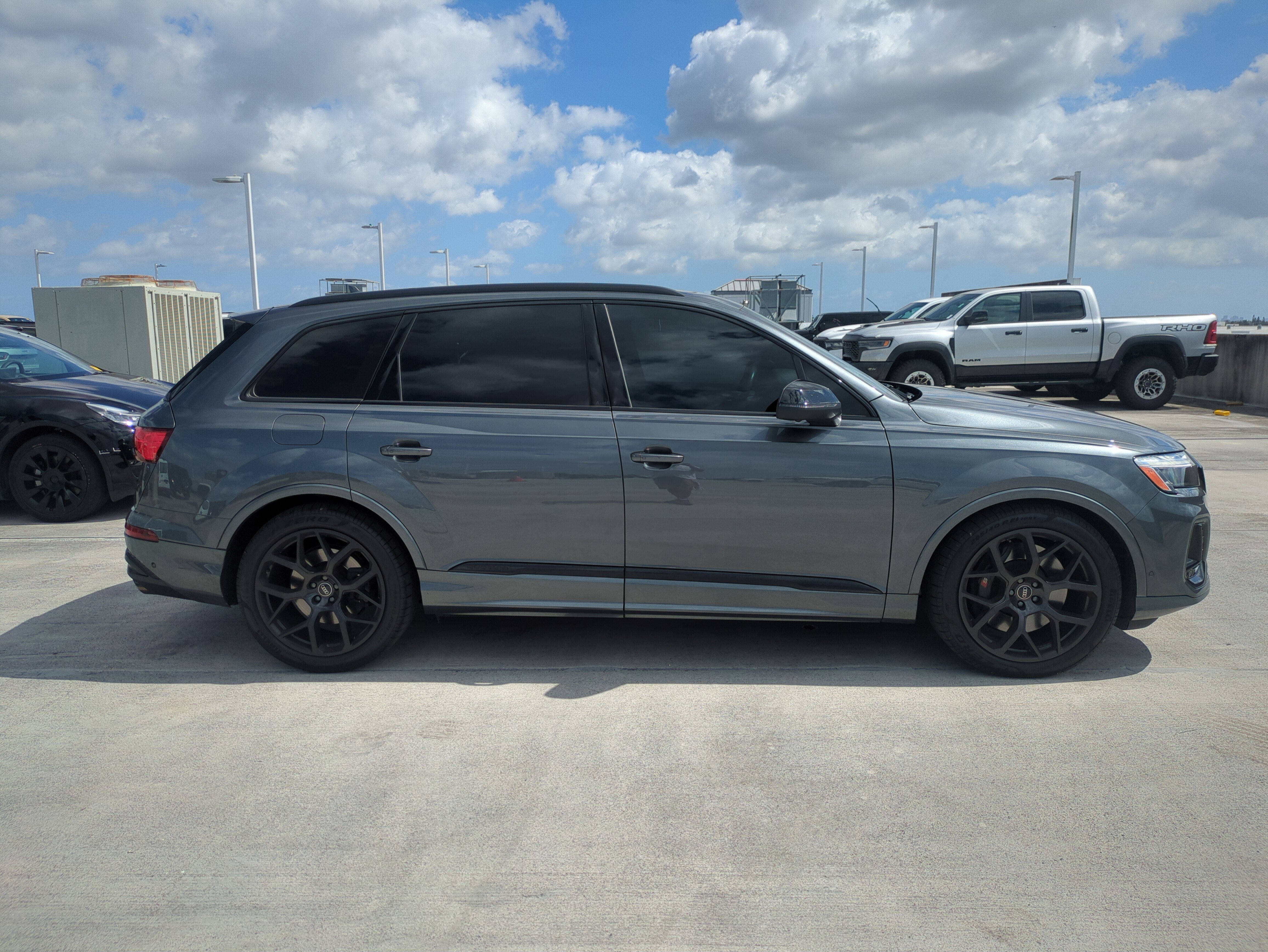 Used 2025 Audi SQ7 Premium Plus w/ Executive Package image 4