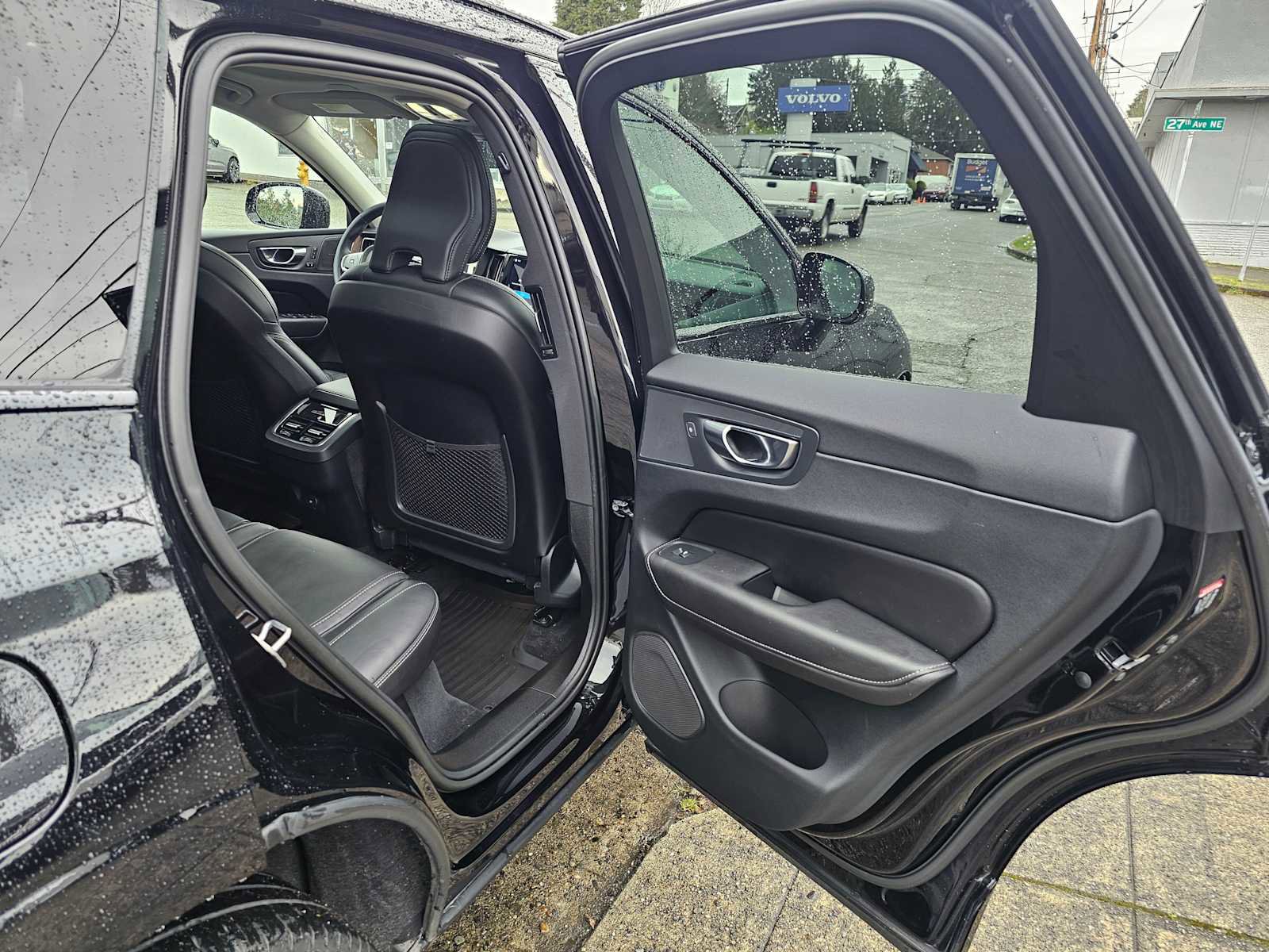 Certified 2023 Volvo XC60 B5 Ultimate image 13