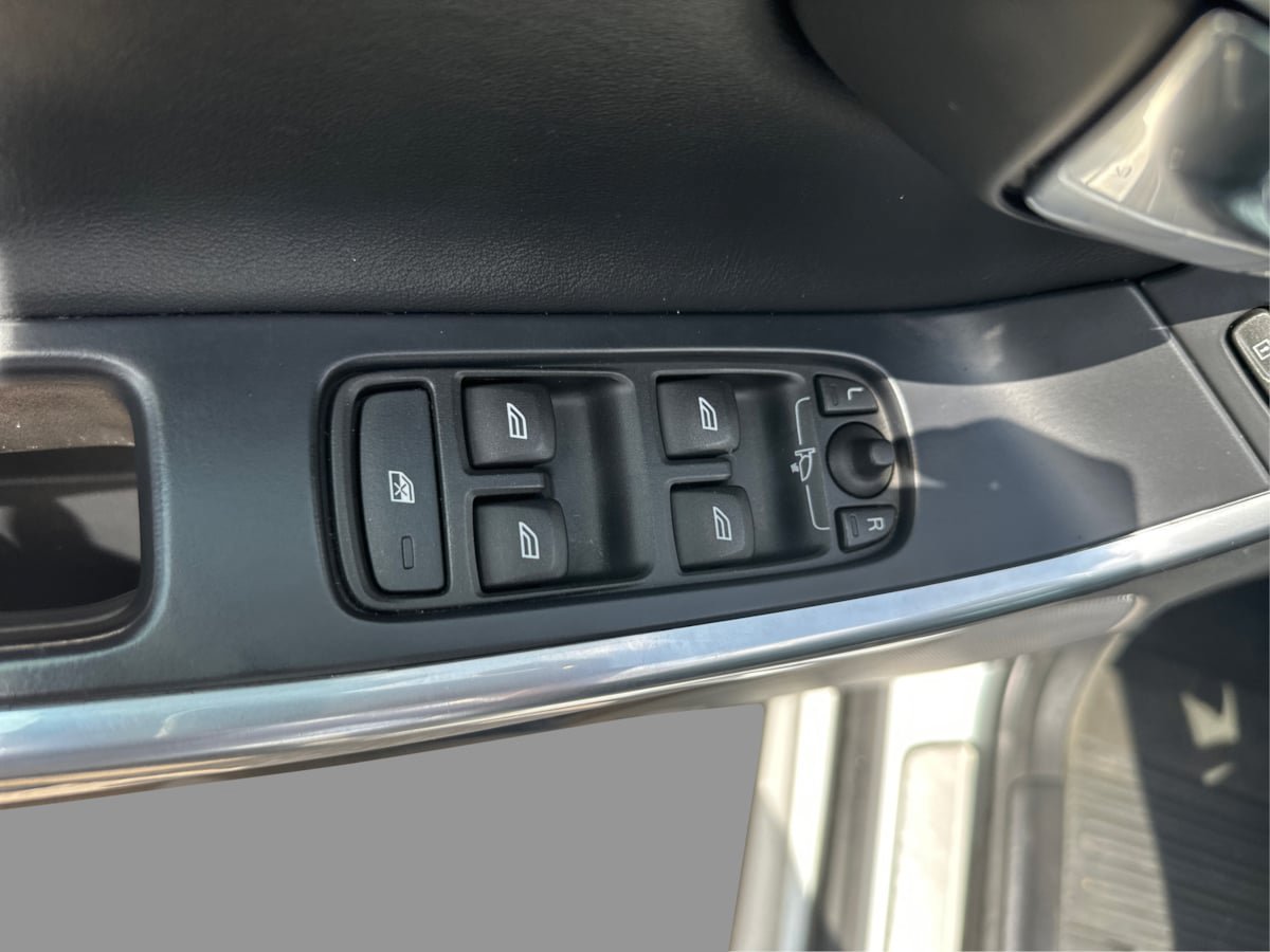 Used 2018 Volvo XC90 T6 Momentum w/ Convenience Package AWD/4WD image 31