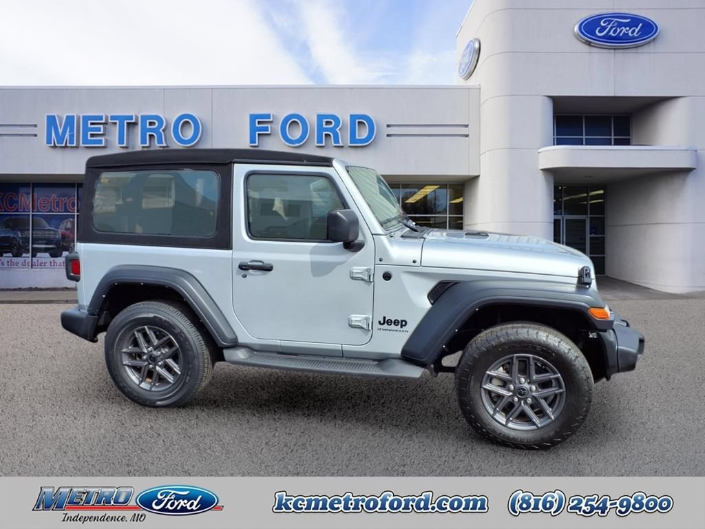 Used 2024 Jeep Wrangler Sport AWD/4WD image 2