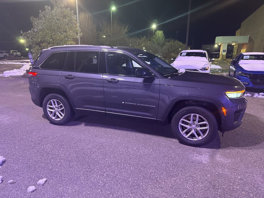 Used 2024 Jeep Grand Cherokee Laredo X image 4