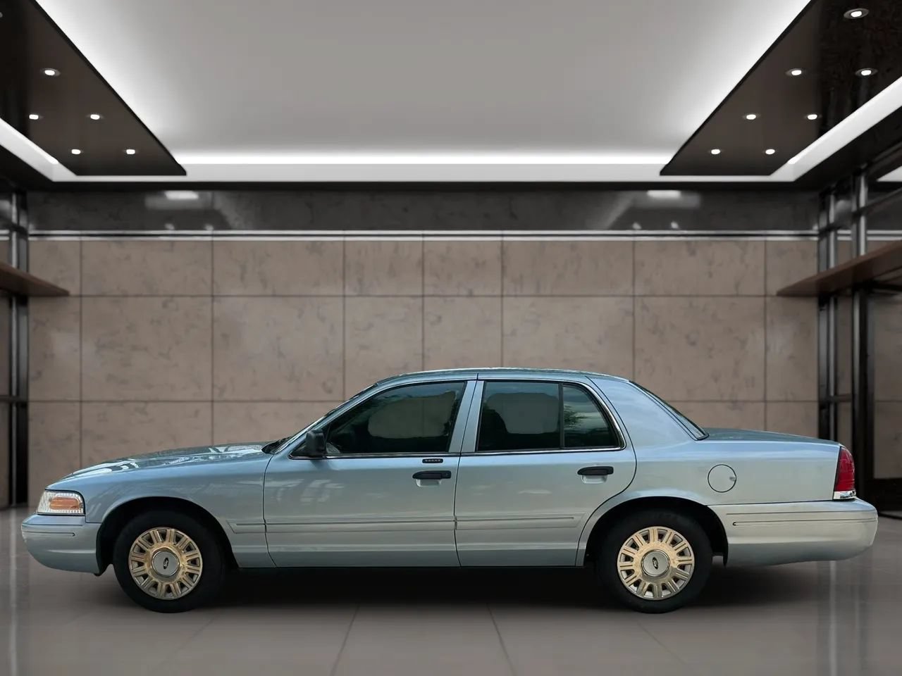 Used 2005 Ford Crown Victoria RWD image 18