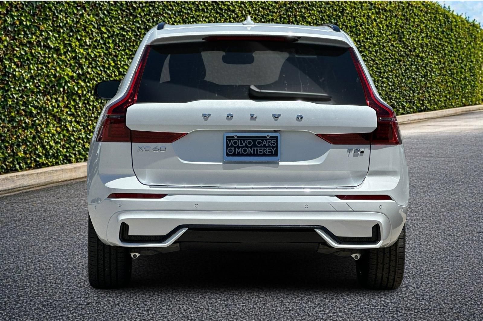 New 2026 Volvo XC60 T8 Plus w/ Climate Package AWD/4WD image 5