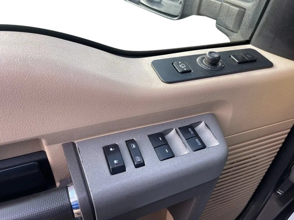 Used 2016 Ford F350 Lariat w/ Lariat Interior Package AWD/4WD image 29