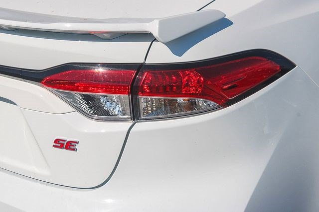 Used 2025 Toyota Corolla SE w/ Convenience Package FWD image 15