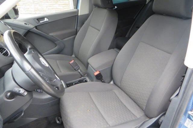 Used 2018 Volkswagen Tiguan Limited w/ Premium Package AWD/4WD image 18